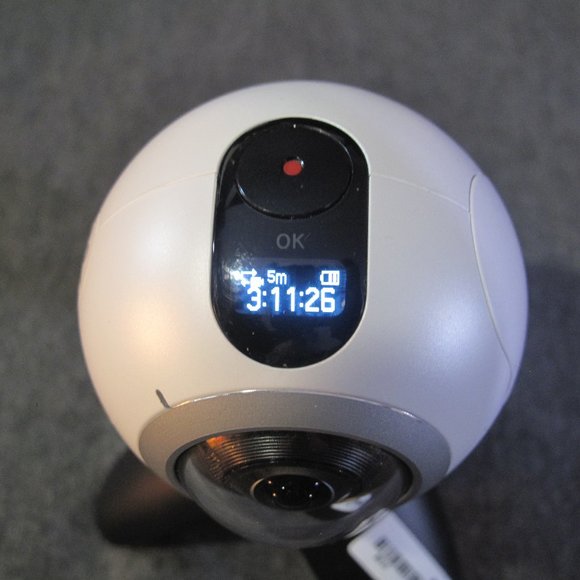 Samsung Gear 360 Real 360° High Resolution VR Camera - Picture 5 of 12